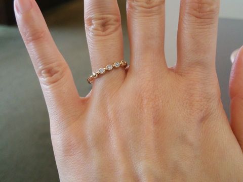 【JEWELRY  KAMATA(ジュエリーかまた)の口コミ】 凝ったデザインでとても存在感を感じますが、細身なので主張しずぎず、つ…