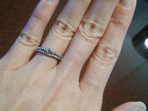 【JEWELRY  KAMATA(ジュエリーかまた)の口コミ】 細い指輪を重ね付けしたようなデザインがとてもおしゃれで気に入った。石…