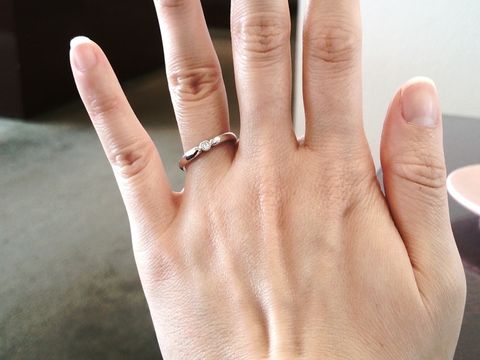 【JEWELRY  KAMATA(ジュエリーかまた)の口コミ】 シンプルなデザインのリングです。金属部分の縁が丸みを帯びているのでス…