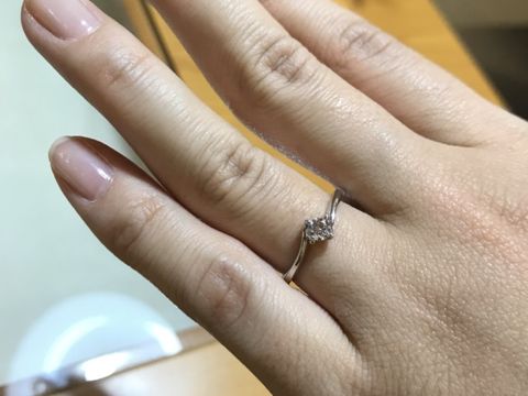 【Aroode(アローデ)の口コミ】 デザインが今流行りの小ぶりながらダイヤがはえるデザインなのが気になり…