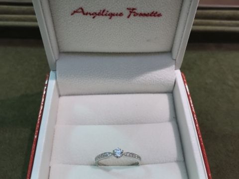 【アンジェリックフォセッテ(Angelique Fossette)の口コミ】 ダイヤモンドの品質にもこだわったのでより綺麗に目立つもの、また普段使…
