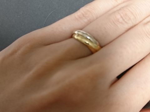 【カルティエ(Cartier)の口コミ】 三種類のゴールドの指輪が絶妙に絡んだデザイン。くるくると回しながらつ…