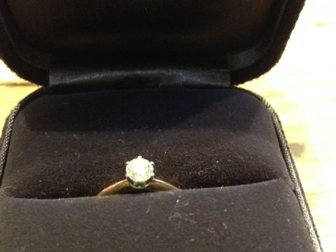 【ティファニー(Tiffany & Co.)の口コミ】 ダイヤの質がとても高いということが決め手になりました。
いかにもティフ…