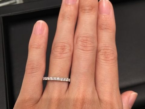 【ラザール ダイヤモンド(LAZARE DIAMOND)の口コミ】 エタニティリングを結婚指輪にしたかったので、こちらを試着しました。ダ…