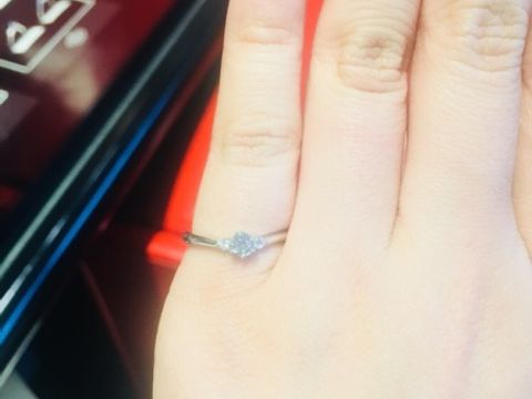 【銀座ダイヤモンドシライシの口コミ】 メインのダイヤはもちろん、メレダイヤの輝きが他店よりも群を抜いて素敵…