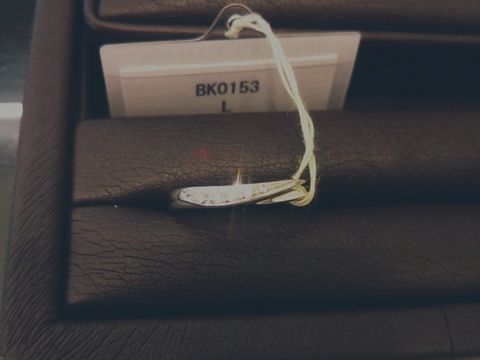 【JEWELRY  KAMATA(ジュエリーかまた)の口コミ】 細身で、流線形にダイヤが入っていてかわいいと思いました。ダイヤはたし…