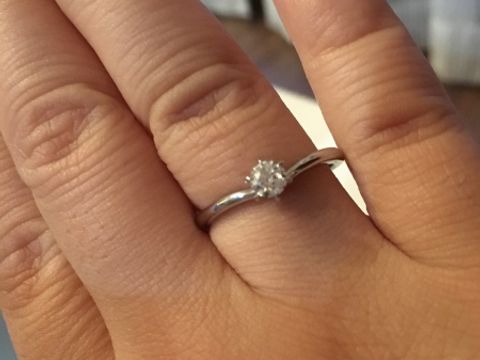 【canal4℃(カナルヨンドシー)の口コミ】 婚約指輪は主人が一人で買いに行って選んでくれたものなので、決め手とい…