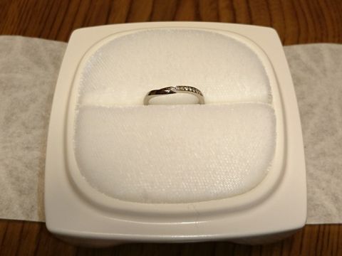 【俄(にわか)の口コミ】 婚約指輪と重ね付けするときにデザインが揃ってた方がいいなと思い、婚約…