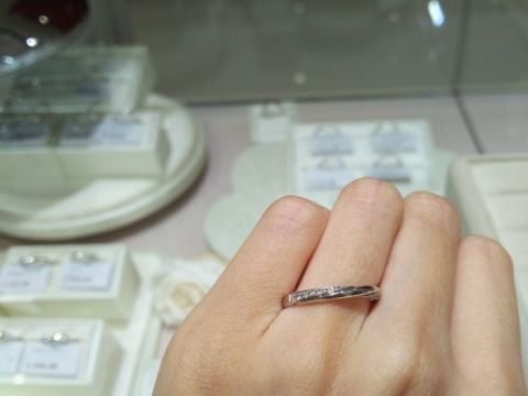 【TRECENTI(トレセンテ)の口コミ】 デザインとつけ心地のよさで選びました。
二人の好みがなかなか一致しなか…