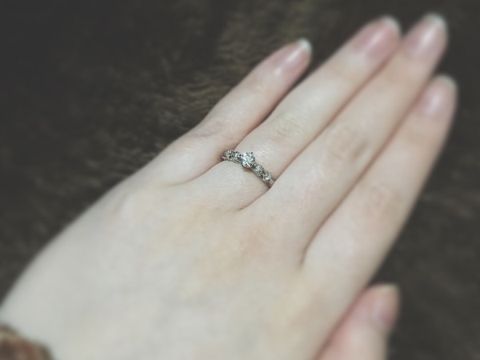 【JEWELRY  KAMATA(ジュエリーかまた)の口コミ】 エンゲージリングは最初購入しない予定でお店へ足を運びましたが、店舗で…