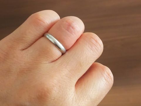 【MIKIMOTO(ミキモト)の口コミ】 ダイヤが一粒も付いていないシンプルなストレートのデザインにしました。…