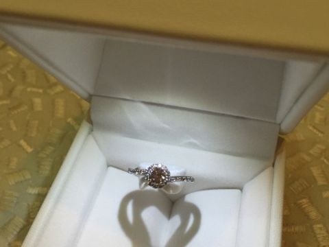 【STAR JEWELRY(スタージュエリー)の口コミ】 できるだけ石が大きく見えるデザインを希望。比較的指が細めのため、あま…