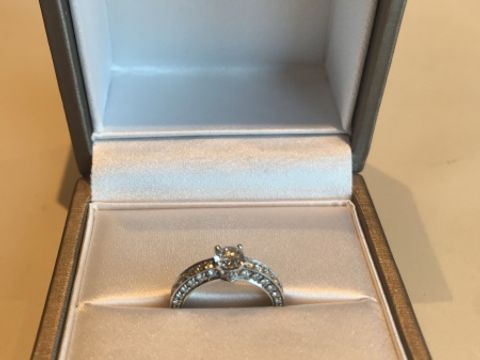 【ブルガリ(BVLGARI)の口コミ】 お店に入った時、どの指輪よりもキラキラ光っていて一目惚れでした。どの…