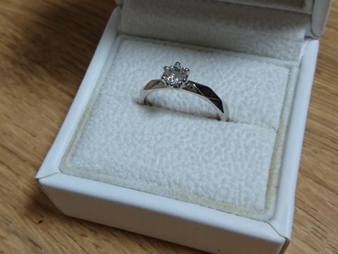 【AFFLUX(アフラックス)の口コミ】 リングのカッティングがものすごく好みで他のデザインも考えたがやっぱり…