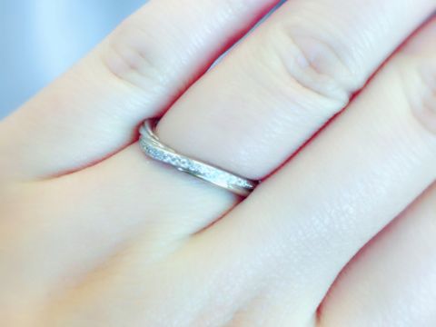 【銀座ダイヤモンドシライシの口コミ】 派手すぎず、シンプル過ぎない指輪を探していました。
上品なメレダイヤモ…