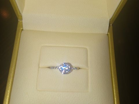 【ピアジェ(PIAGET)の口コミ】 お互い30代後半。

普段からアクセサリーを身につける私は
こういう形はキ…