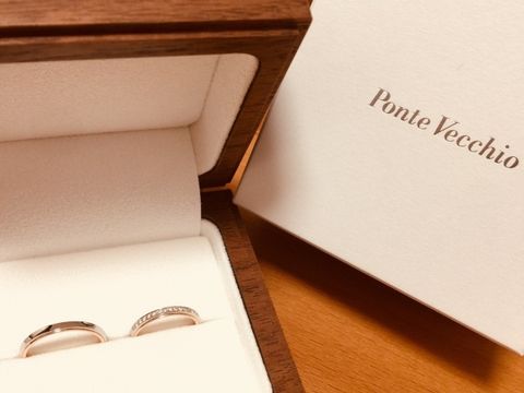 【Ponte Vecchio(ポンテヴェキオ)の口コミ】 ダイヤが服に引っ掛からない！

ダイヤが全面(ハーフ)に埋め込まれている…