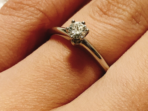 【ティファニー(Tiffany & Co.)の口コミ】 婚約指輪ということで、やはりダイヤの入ったものが欲しかったです。
また…