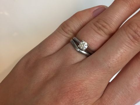 【カルティエ(Cartier)の口コミ】 存在感のある一粒石の結婚指輪と最初からイメージが決まっていました。
自…