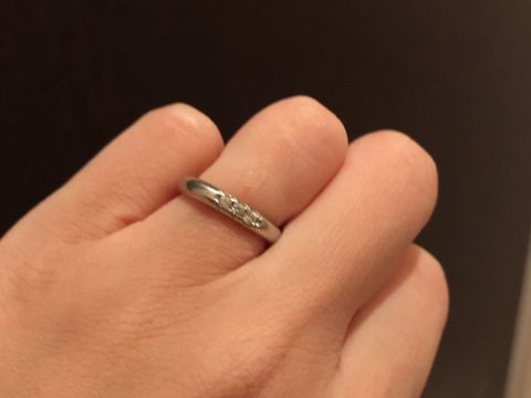 【MIKIMOTO(ミキモト)の口コミ】 デザインが気に入った点。
プラチナでダイヤが３石並んで入っているところ…