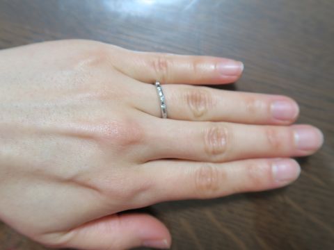 【ブルガリ(BVLGARI)の口コミ】 婚約指輪と重ね付けできるものが欲しかった。ブランドは違うものの、高さ…