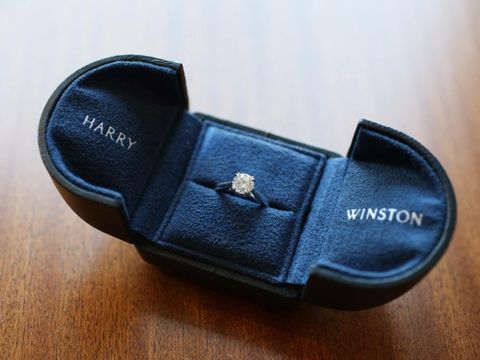 【ハリー・ウィンストン(Harry Winston)の口コミ】 婚約指輪を選び始めた当初から、シンプルで王道なデザインのソリティアに…