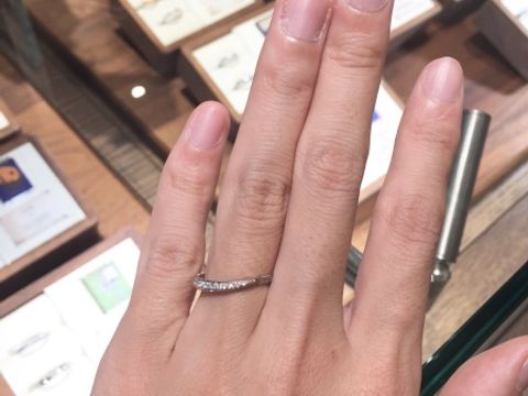 【PORTADA(ポルターダ)の口コミ】 海の近くで育った為、これからもずっと海を感じていたいと思い、試着させ…