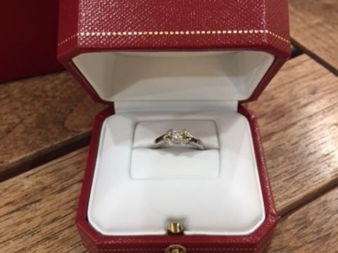 【カルティエ(Cartier)の口コミ】 インターネットでいろいろなメーカーの指輪を見ておりました。結婚後の生…