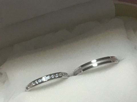 【カオキ　ダイヤモンド専門卸直営店の口コミ】 婚約指輪と重ねづけができるものを選びました。
婚約指輪もカオキさんで選…
