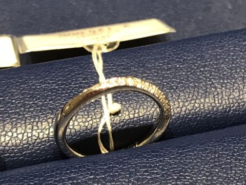 【銀座ダイヤモンドシライシの口コミ】 ☆上品で高級感がありました。
→デザインに一目惚れです。派手すぎず…