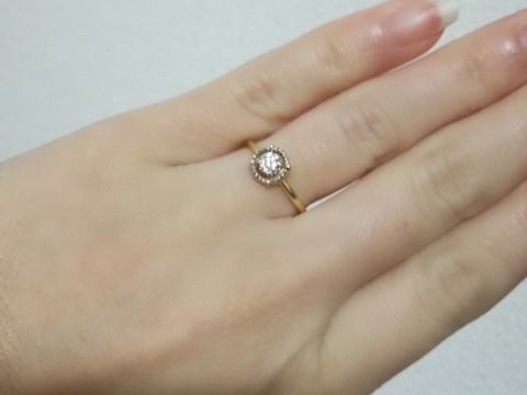 【Foulason(フレゾン)の口コミ】 婚約指輪でサプライズだったため、私自身の決めてではありませんが、
パー…