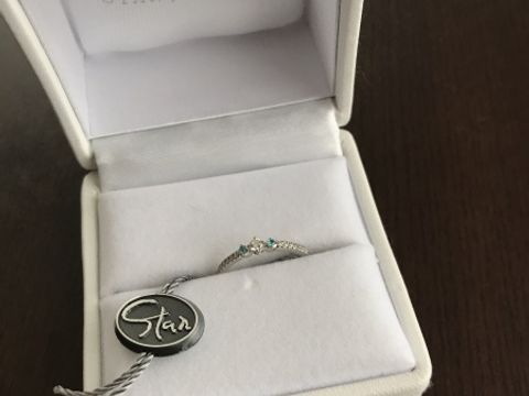 【STAR JEWELRY(スタージュエリー)の口コミ】 水色が好きなので、婚約指輪ですが、カラーの石が入ったものを探していま…