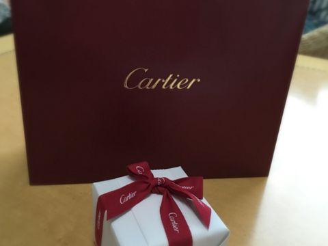 【カルティエ(Cartier)の口コミ】 ソリテールのタイプかメレタイプか悩んでいました。立て爪を横から見たと…