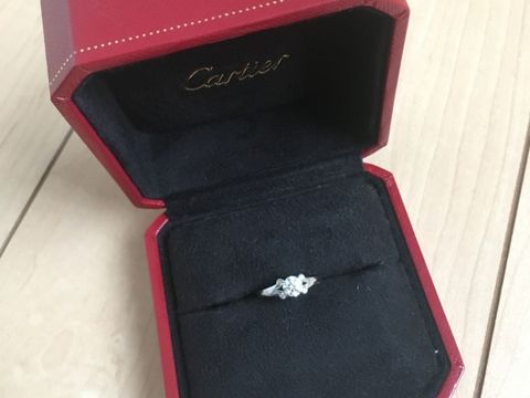 【カルティエ(Cartier)の口コミ】 昔雑誌で見かけた時から、婚約指輪はこれにする！と決めていました。
とて…