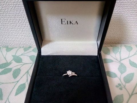 【EIKA(エイカ)の口コミ】 最初は、中心にダイアが一石ついているようなシンプルなデザインが良いか…