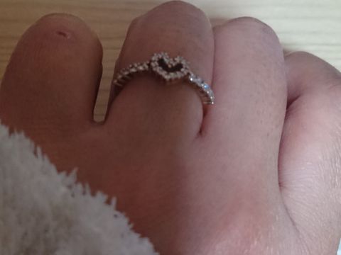 【ジュエリーツツミ(JEWELRY TSUTSUMI)の口コミ】 ダイヤモンドがいっぱいの所とハートの形、ピンクゴールドがとても可愛ら…