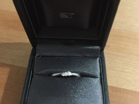 【ラザール ダイヤモンド(LAZARE DIAMOND)の口コミ】 あまり太くなく細めの指輪を探していました。毎日つけるものなので、シン…