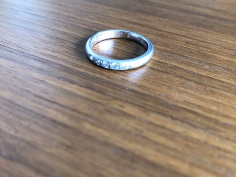 【和光ブライダルブティックギンザの口コミ】 ダイヤモンドが何個か並んでいるデザインのものを探していて、値段は少し…