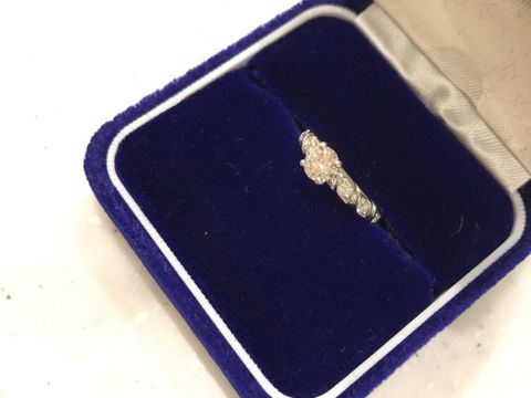 【ショーメ(CHAUMET)の口コミ】 ギラギラしすぎていない、スマートなデザインが好みだったので、リングの…