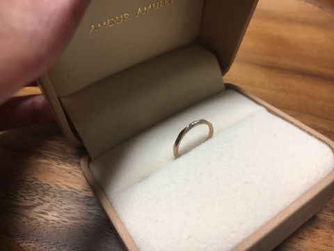 【AMOUR AMULET(アムール・アミュレット)の口コミ】 指が細めなので細めのリングを探していました。また、人より変わったデザ…
