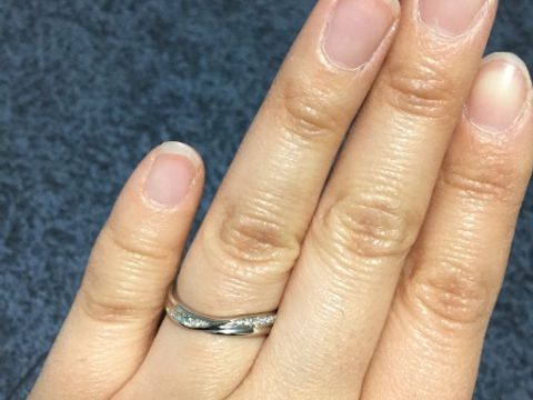 【JEWELRY  KAMATA(ジュエリーかまた)の口コミ】 ペアでお互い「これだ！」
と思ったのがこの指輪でした。
ラインが綺麗で…