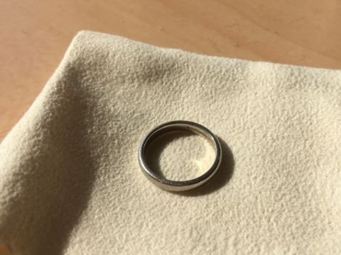 【ティファニー(Tiffany & Co.)の口コミ】 形が気に入りました。指が結構むちむちしているので、指輪の側面が丸みを…