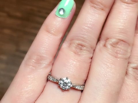 【宝寿堂(ほうじゅどう)の口コミ】 初めはシンプルなアームの一粒ダイヤのものにしようと思っていたのですが…