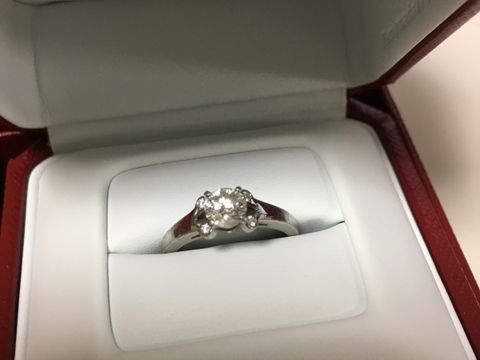 【カルティエ(Cartier)の口コミ】 ダイヤモンドであることだけ決めていました。実際につけたときに、一番し…