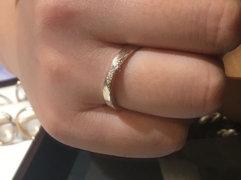 【杢目金屋(もくめがねや)の口コミ】 オーダータイプなので、太さやダイヤの数等が自分の好きなようにアレンジ…