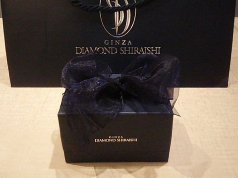 【銀座ダイヤモンドシライシの口コミ】 細身でシンプルなデザインが飽きがこないと思いました。婚約指輪がなかっ…