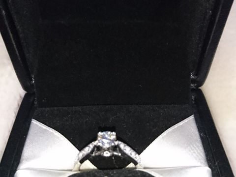 【エクセルコダイヤモンド(EXELCO DIAMOND)の口コミ】 婚約指輪を決めるにあたって、何箇所か見に行っていましたが、決め手は細…