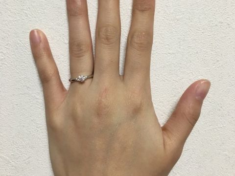 【ギンザタナカブライダル(GINZA TANAKA BRIDAL)の口コミ】 メインのダイヤモンドが中央に付いていること、ダイヤモンドが最高ランク…