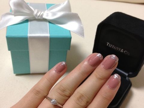 【ティファニー(Tiffany & Co.)の口コミ】 1番初めに、憧れていた婚約指輪の王道ティファニーセッティングを試着しま…
