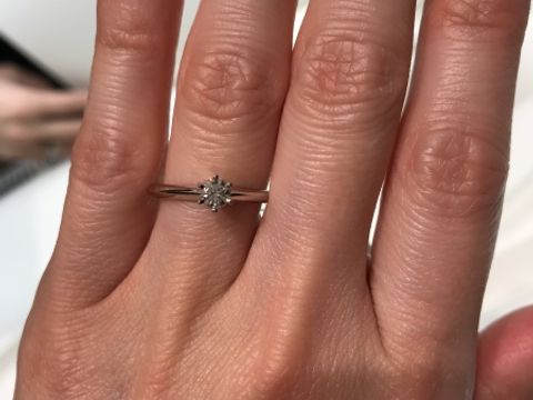 【ティファニー(Tiffany & Co.)の口コミ】 なんと言っても、シンプルなデザインが素晴らしいと思います。あとはティ…